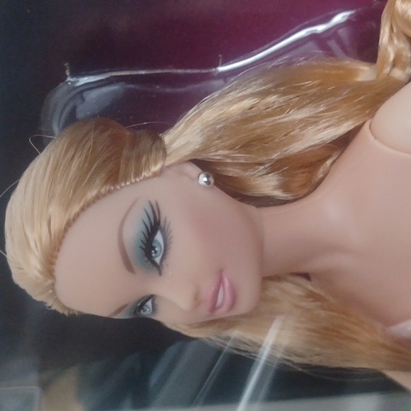 2008 Barbie Generation of Dreams 50 Doll  Colorful Statement Gown Mattel #R7232 - Picture 3 of 14